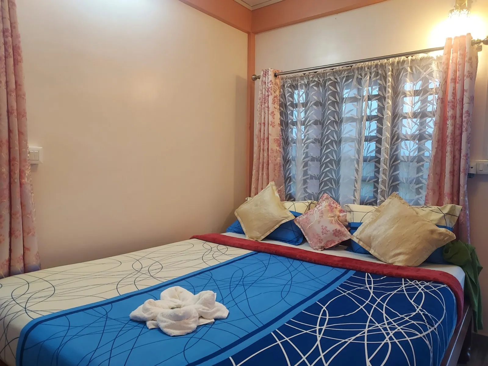 Gallery image 5: gal4